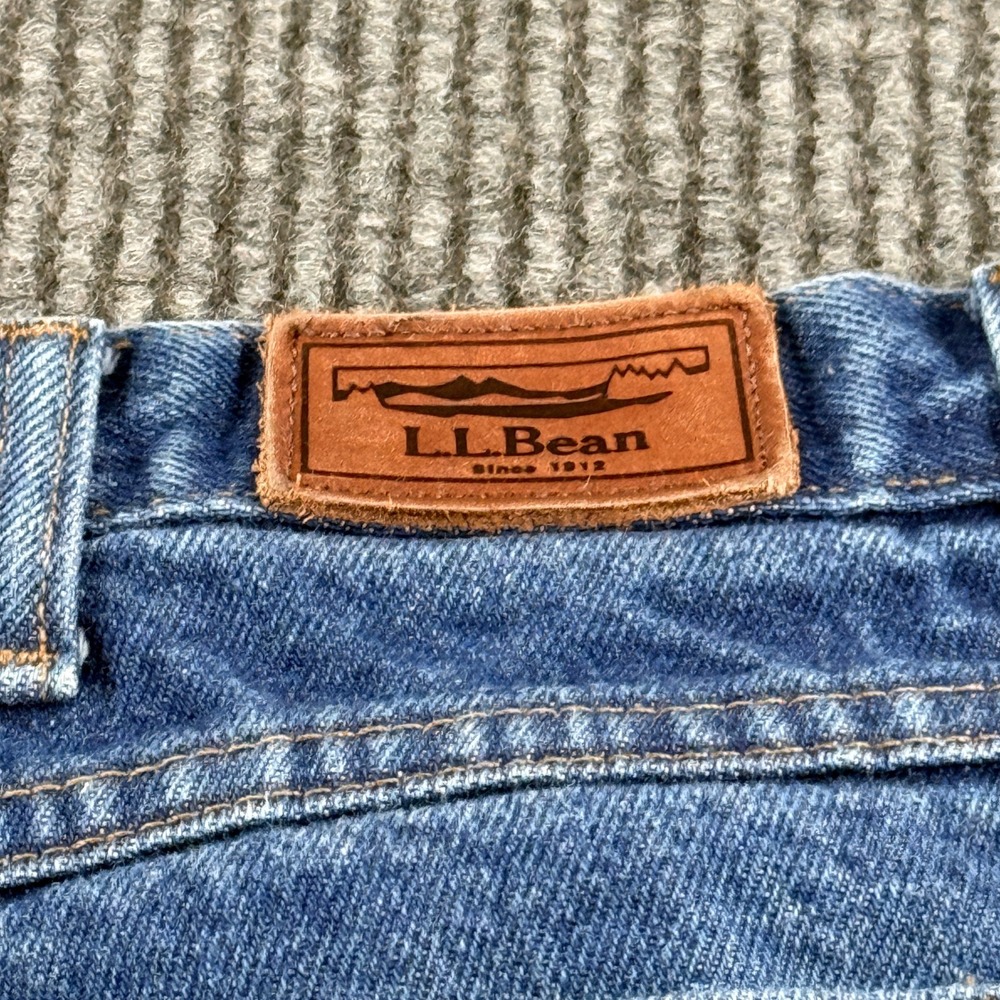 LL Bean Classic Fit Blue Jeans Mens 40x30 Medium Wash Denim Straight Leg 220626 - Picture 9 of 13